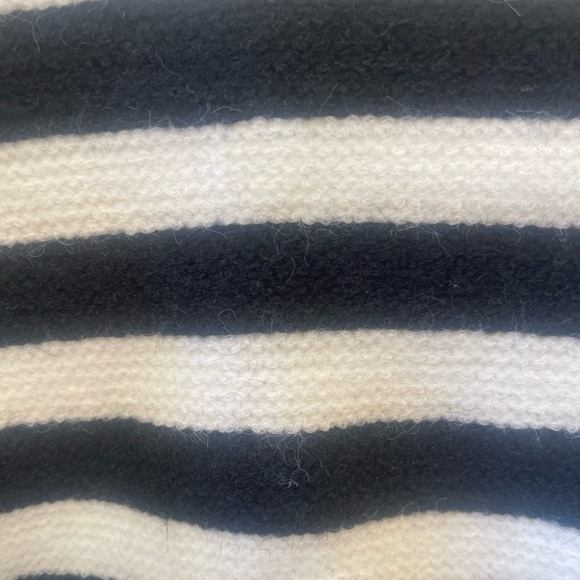 Crescent Striped Crop Sweater - Picture 6 of 6